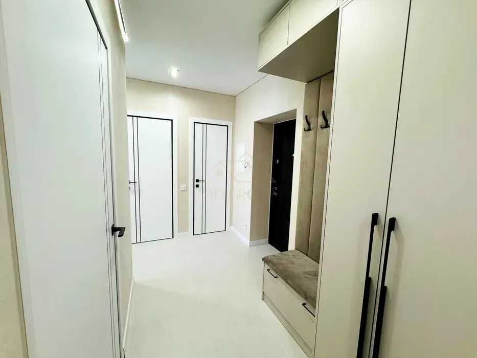 НОВА!!!  2 кім. квартира з ремонтом та меблями В ЦЕНТРІ