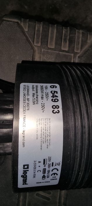 Torre tomadas bancada retráctil Legrant