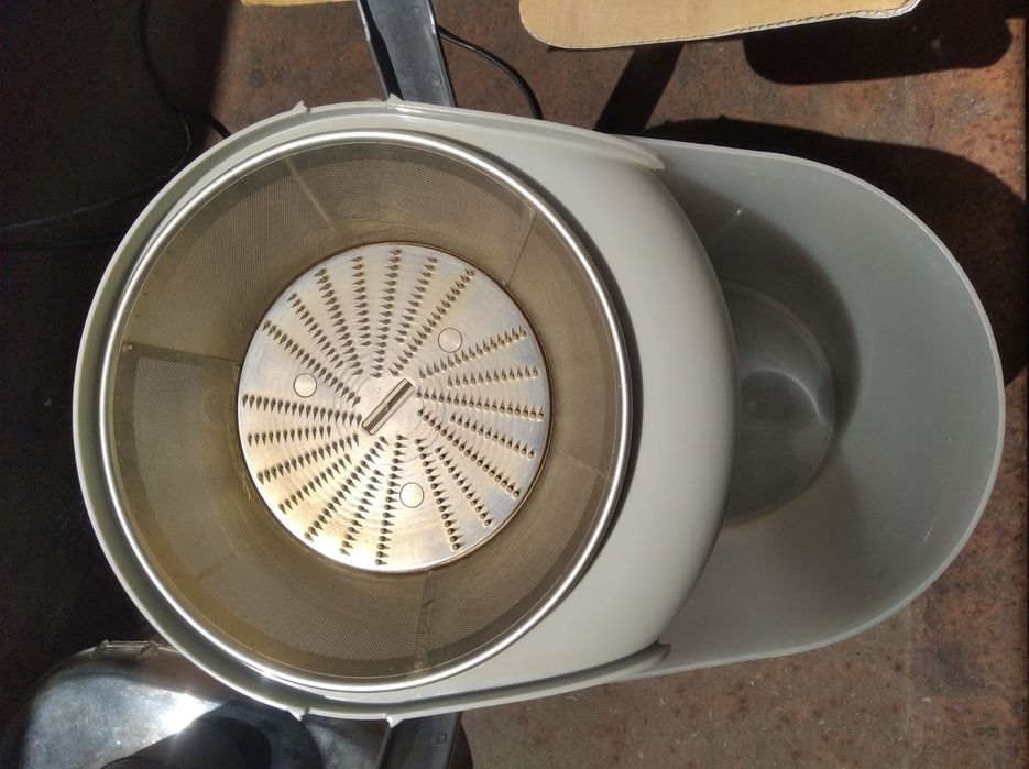 Соковыжималка Kenwood 850W.