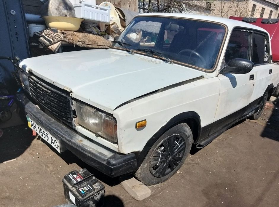 Автомобиль Ваз 2107 тонировка новый Акб обмен на бус мотоцикл скутер