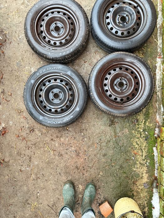 Felgi stalowe 4x100 rozmiar 15 z oponami