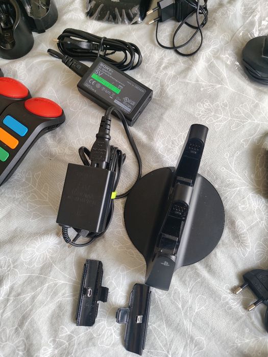 Oryginalne akcesoria Sony PS3 PS4 | Pady Dualshock Move Gitara Guitar Hero Warriors of Rock Karabin kierownica Mikrofony Singstar Buzzery DJ Hero