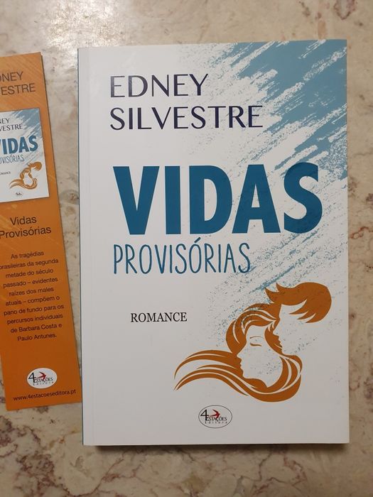 Conjunto de 3 livros usados.