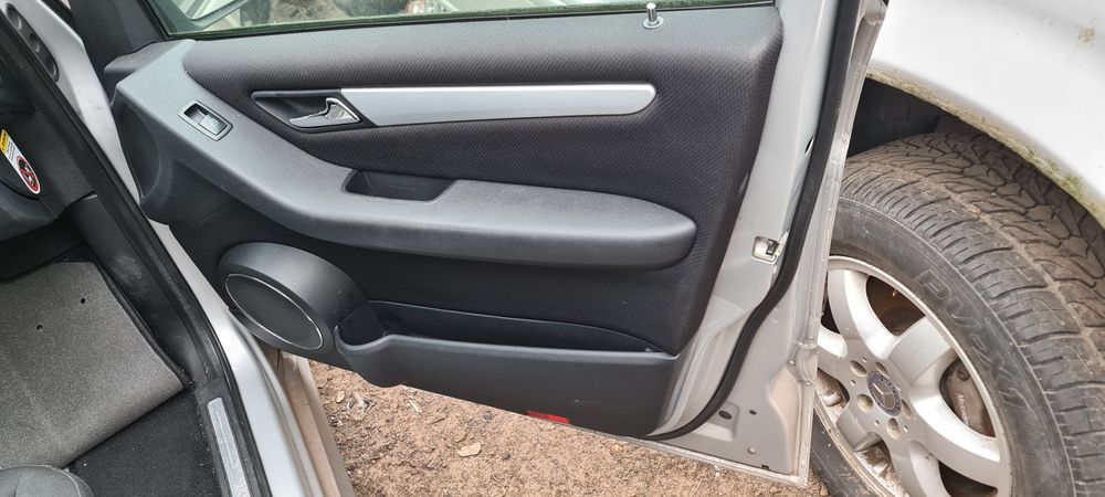 Fotel Przedni Prawy Pasażera Boczki Mercedes W245 Europa Czarne