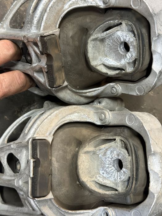 Подушки двигуна  Audi A4 B9