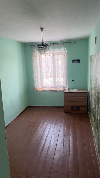 Продаж двокімнатної квартири без зручностей.