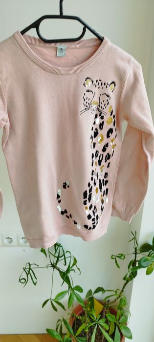Sweterek lampart leopard pudrowy róż cekiny srebrne złote TU