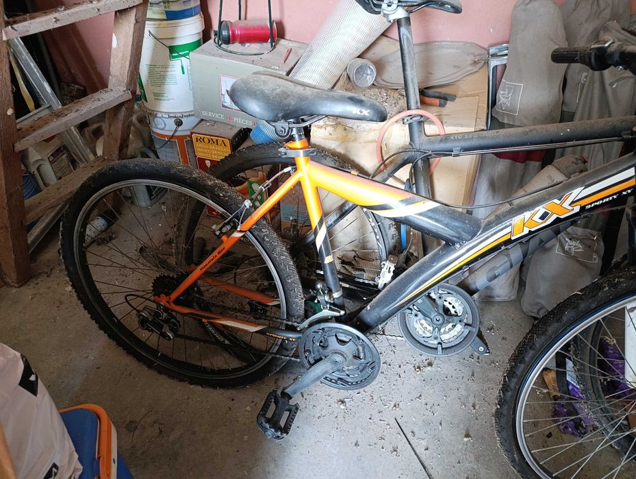 Venda duas bicicletas Montanha usadas ambas equipas com material shimano