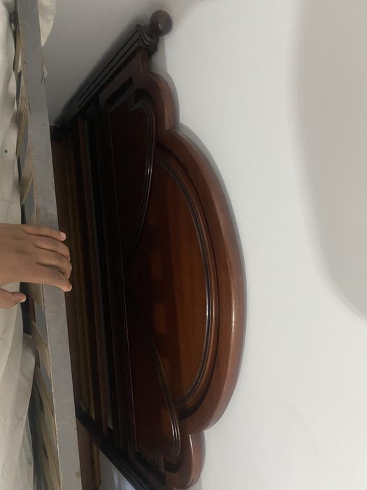 Cama com colchao e banquinha