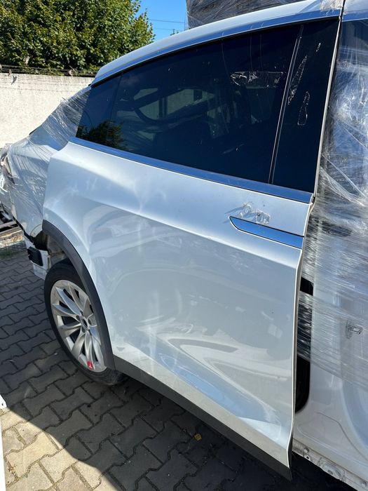 Tesla Model X Зад дверка, дверь, двері