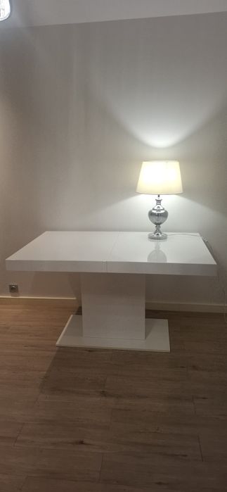 Stół do salonu lakierowany