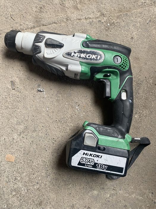 Акомуляторний перфоратор