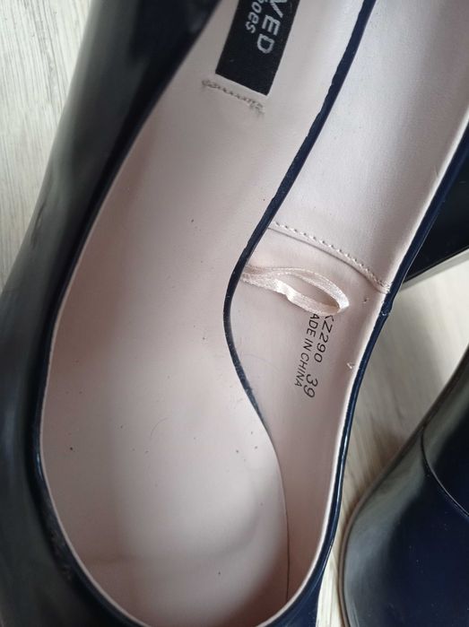 Buty damskie RESERVED r.39 na 11 cm obcasie. Granatowe.