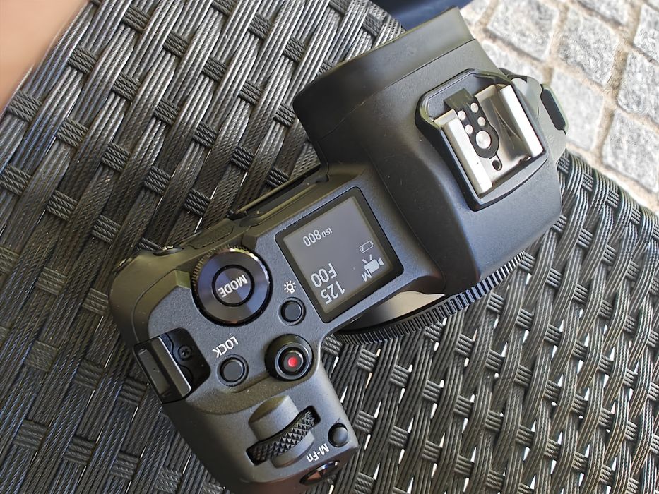 Máquina Canon EOS R