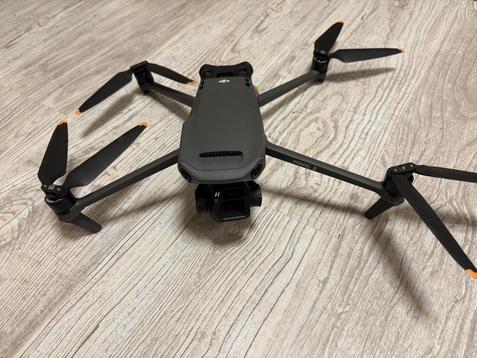 Квадрокоптер DJI Mavic 3