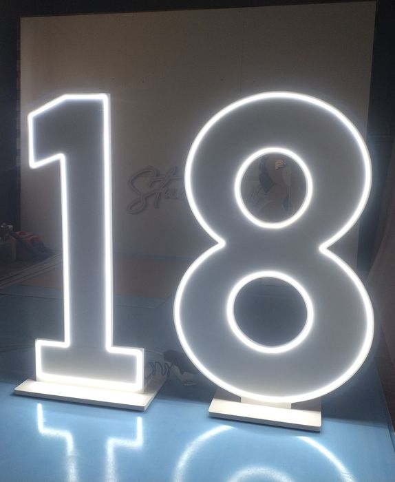 Cyfry LED 18 podświetlane