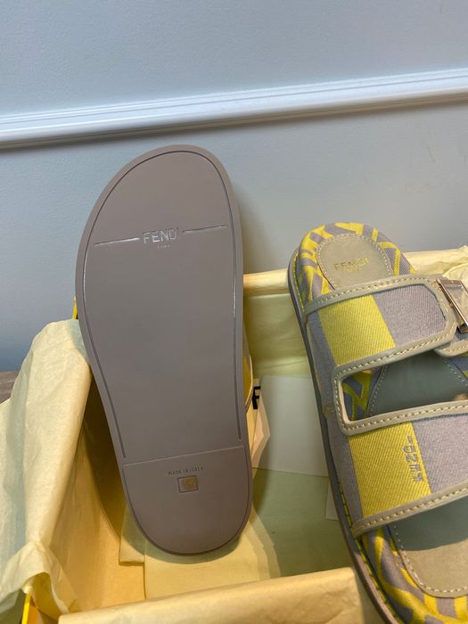 Жіночі капці у стилі Fendi