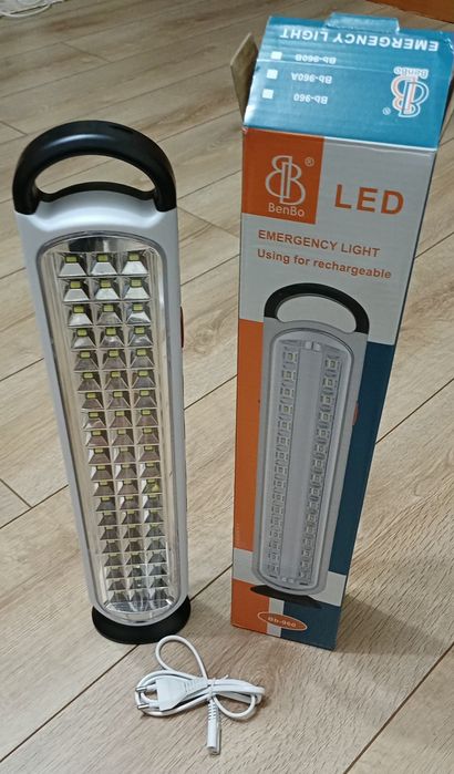 Перезаряжаемый светодиодный аварийный фонарь BenBo BB-960B. 
Тип света