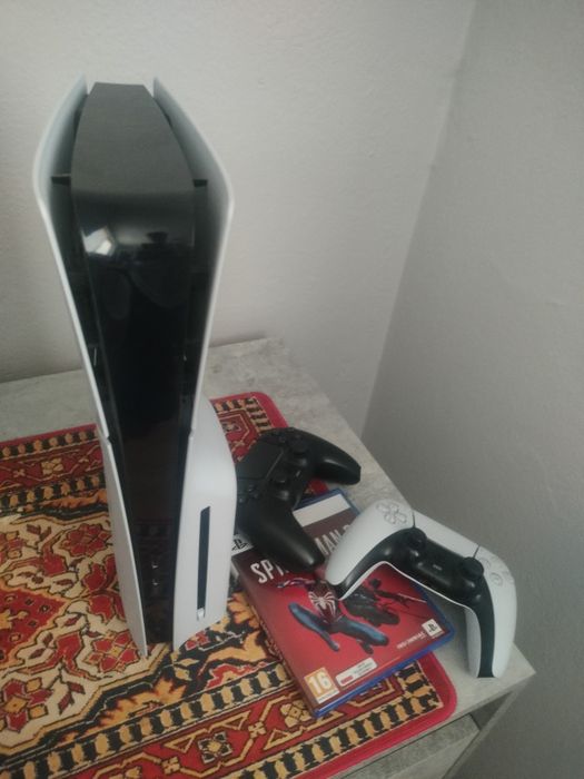 Ps5 stan trochę używany w zestawie 2 pady i gry takie jak GTA 5 forza horizon 5 fc25 ridera republic Minecraft Spider-man 2