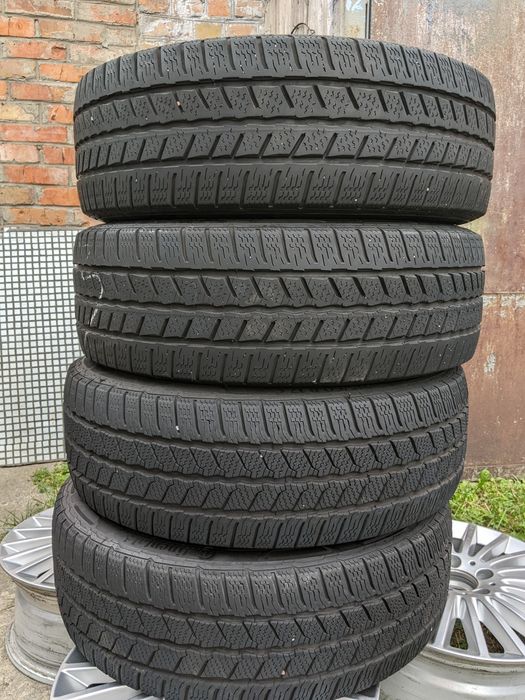 Зимній CONTINENTAL 215 60 17C протектор 80%