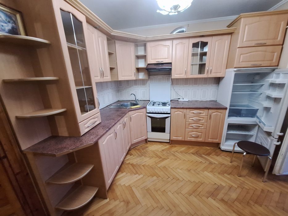 2 кімнатна квартира в Пасічній пл.68.5 кв.м з і/опаленням