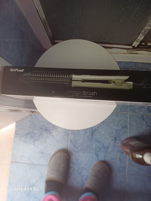 Prancha alisadora com escova modeladora para cabelo eléctrica