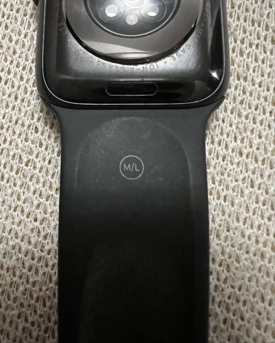 Apple Watch Series 6 GPS + Cellular w kolorze czarnym