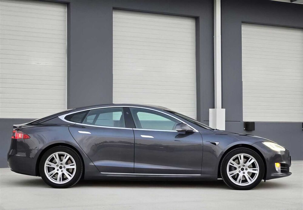 Tesla Model S      2021