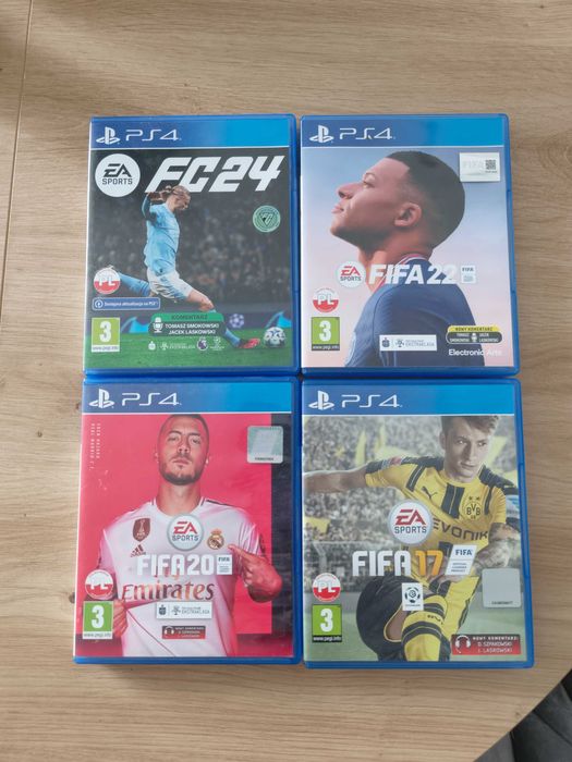 PS4 500GB + 2 pady, stacja ładująca i gry Fifa