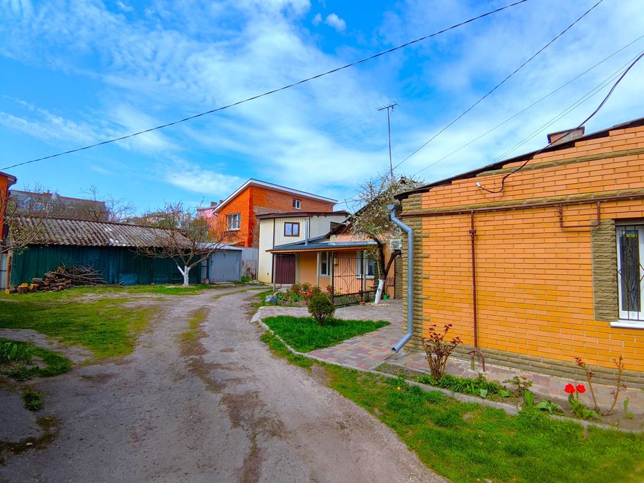 Елітний Центр. Парк Перемога/Співоче Поле. Закритий двір. Окремий вхід