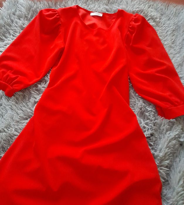 Czerwona sukienka bufki 36