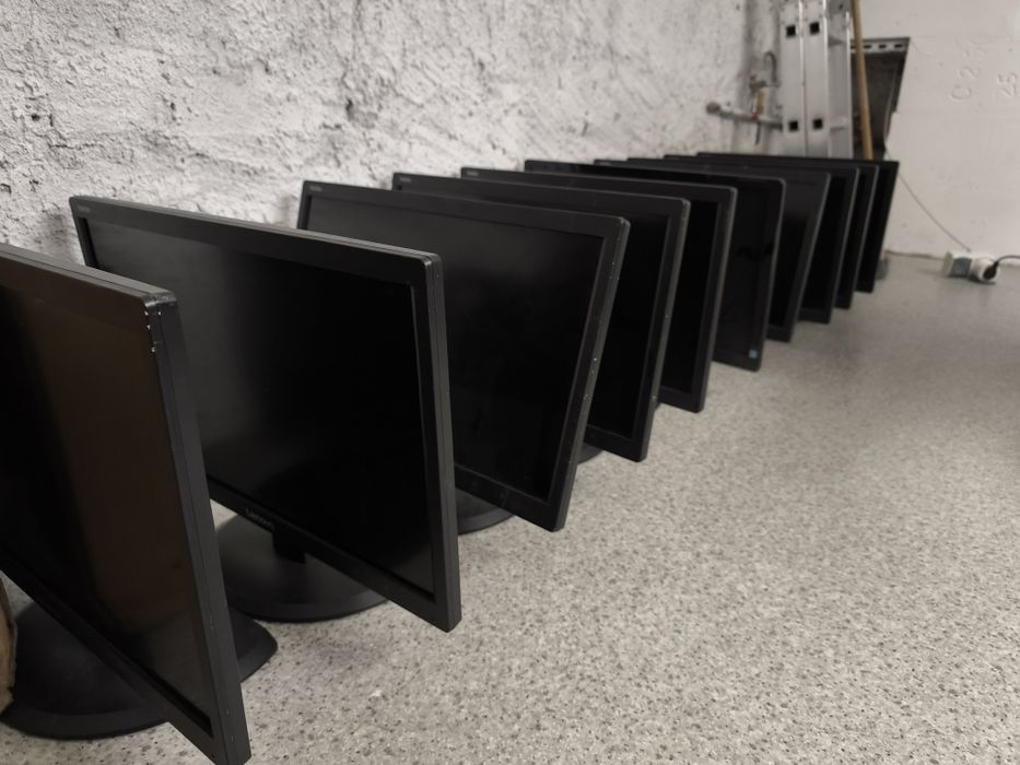 Monitor LCD  do biura, pracy nauki dla dziecka