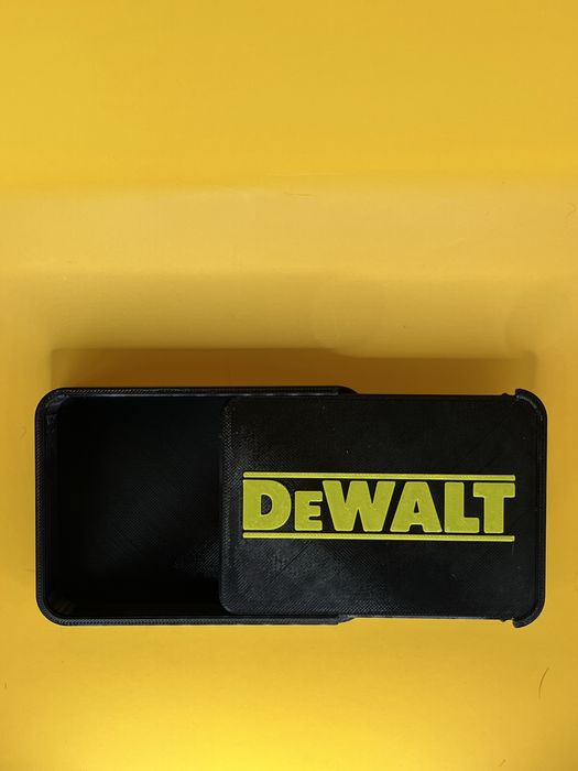 Коробка DeWalt 100x70x18mm.