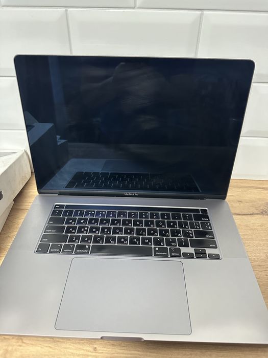 Продам macbook Apple pro 16 Space gray 2019 mvvj2