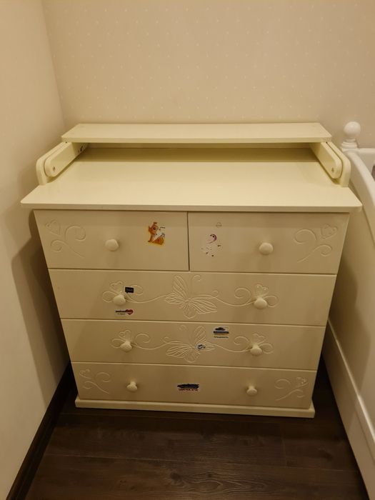 Дитяче ліжко і комод пеленатор