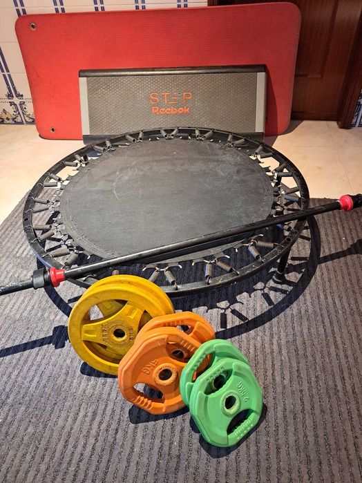 Kit de Pump e musculação, Step Reebok, tapete de Pilates, trampolim de cardio, tudo em bom estado