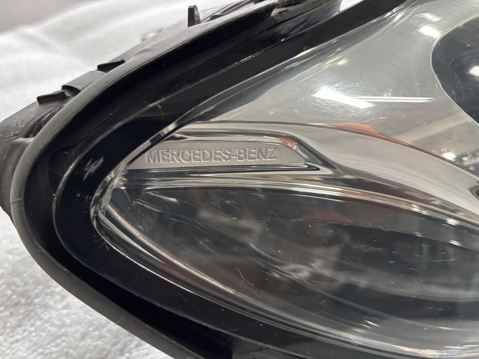 Otica direita Mercedes C w205