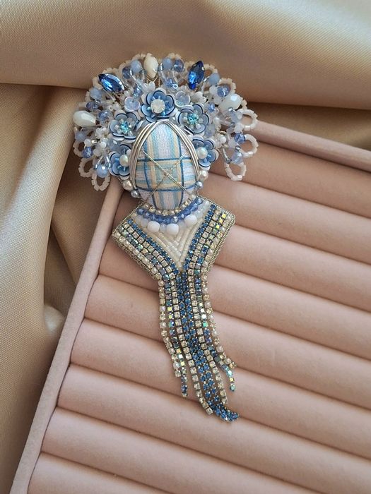 Брошка мотанка , тризуб