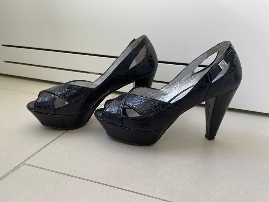 Sapatos pretos de salto alto ANA SOUSA