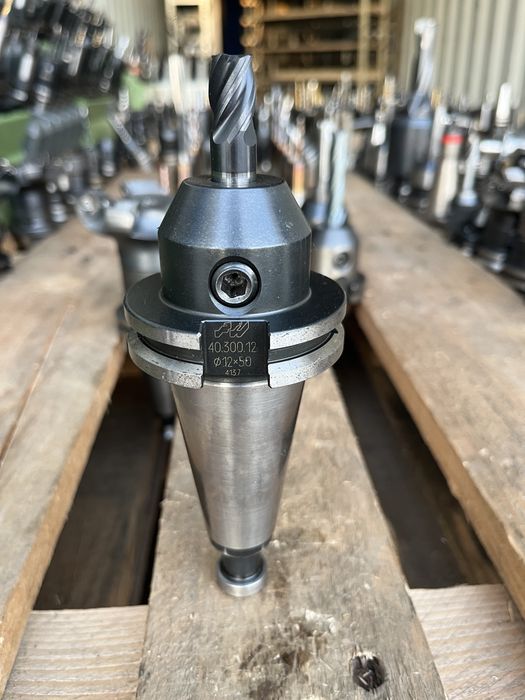 Uchwyt, Oprawka narzędziowa FAT Germany SK40 z frezem VHM Ø12
