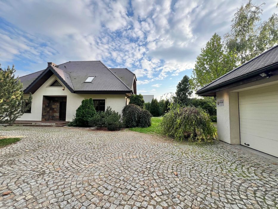 Dom wolnostojący z dużym ogrodem / Żerniki Wroc