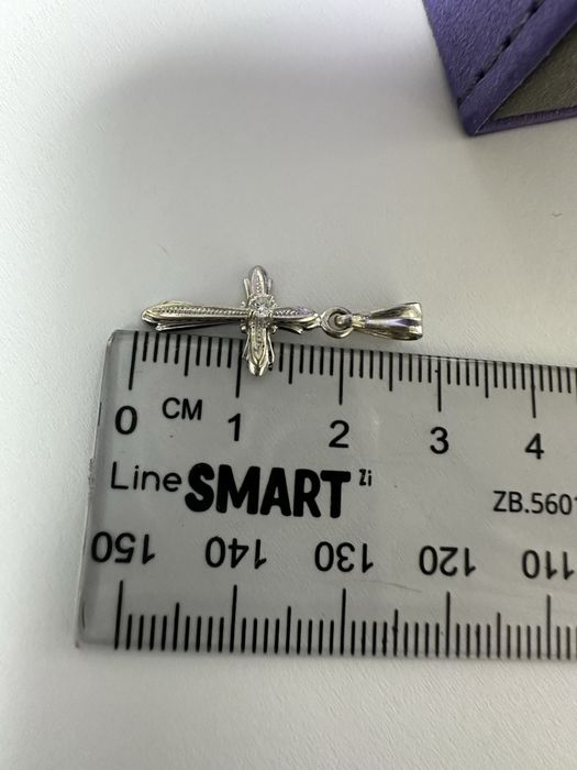 Золотой крестик с бриллиантом