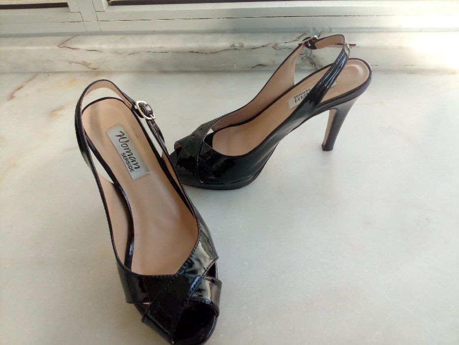 Sandálias novas confortaveis