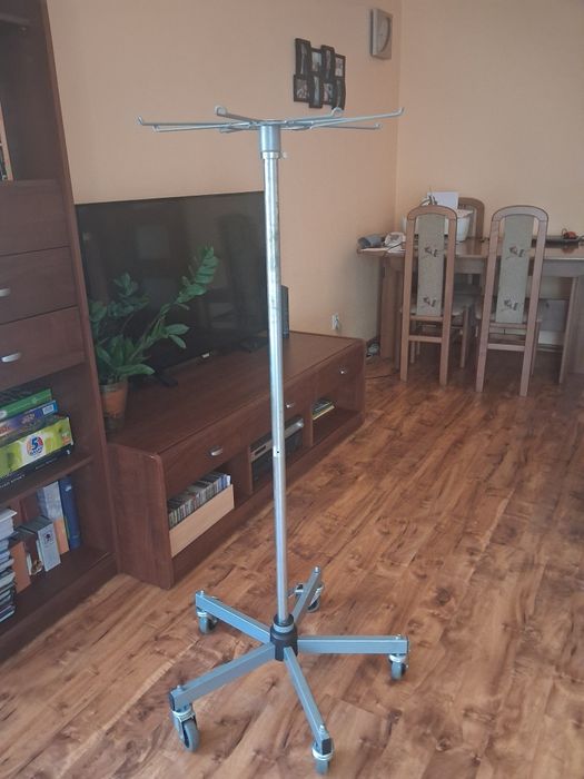 Wieszak na paski do handlu