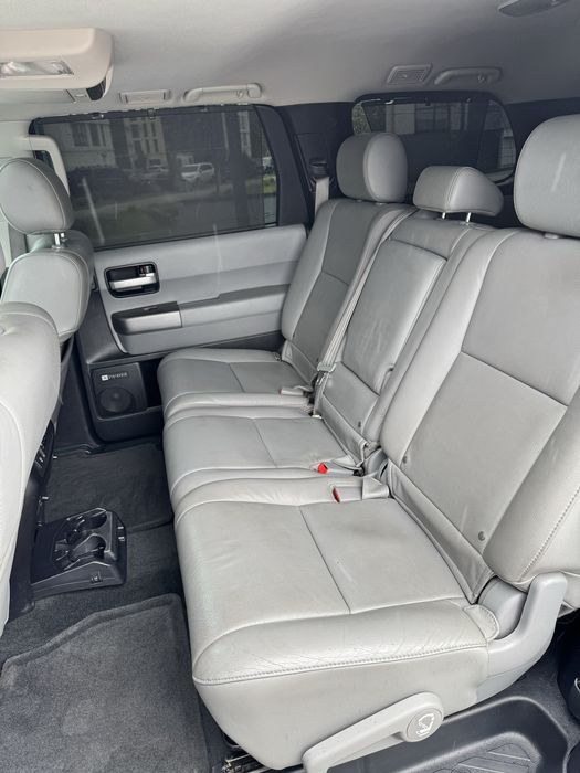 Toyota Sequoia 2014 ГАЗ/БЕНЗИН