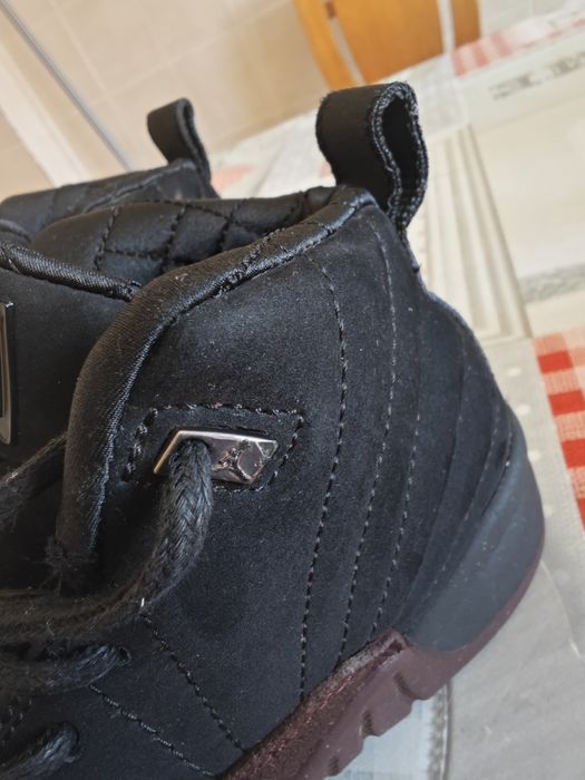 Botas Jordan, pretas e bordeaux