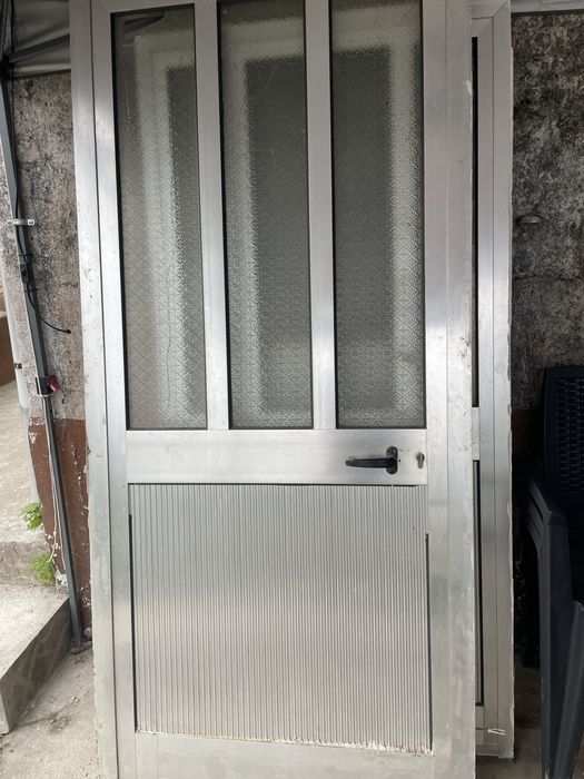 Porta em aluminio