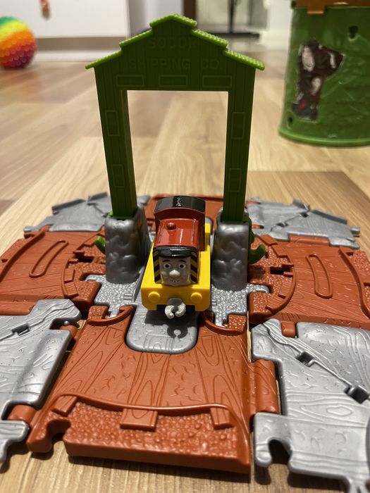 Thomas & Friends adventure, Salty, tory, lokomotywa, pociąg