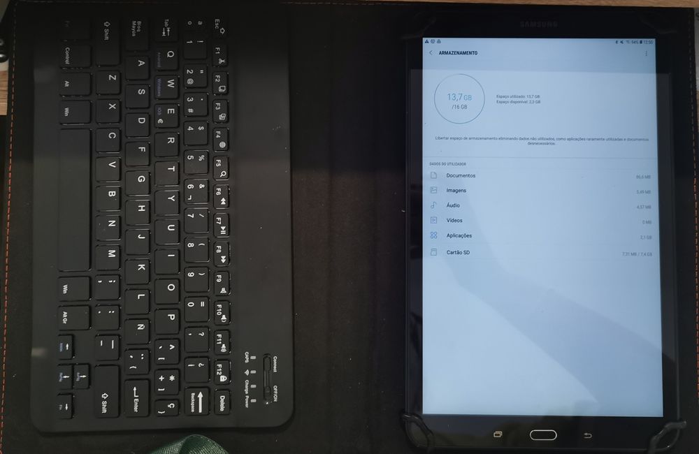 Samsung galaxy tab A com teclado