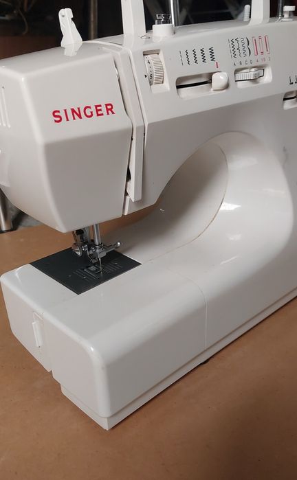 Máquina costura eléctrica
